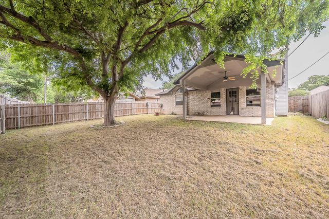 520 Kelley Court, Fort Worth, TX 76120