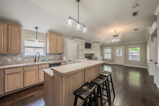 520 Kelley Court, Fort Worth, TX 76120