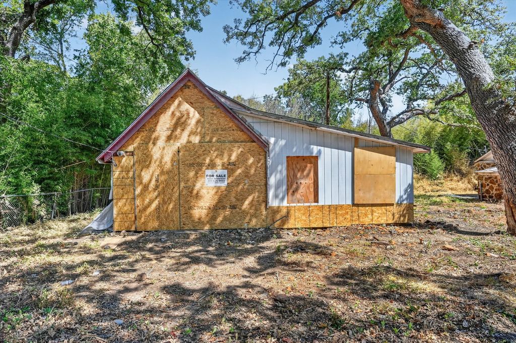 203 E 9th Street, Shady Shores, TX 76208 — exterior