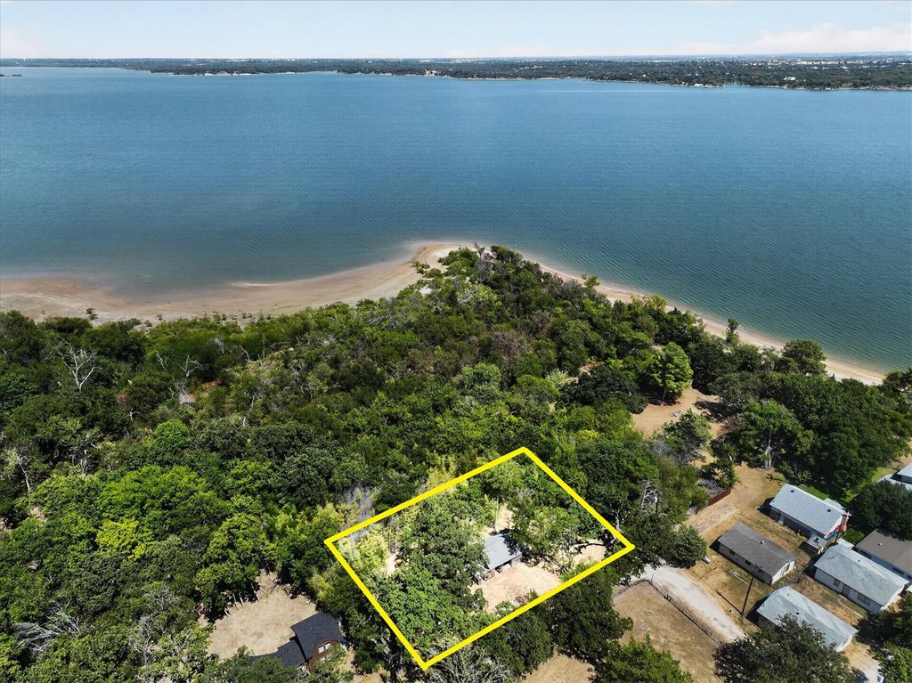 203 E 9th Street, Shady Shores, TX 76208 — photo 2
