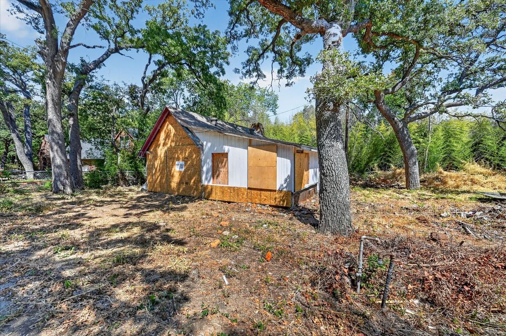 203 E 9th Street, Shady Shores, TX 76208 — photo 3
