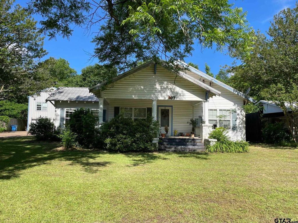 607 N Pearl St., Big Sandy, TX 75755