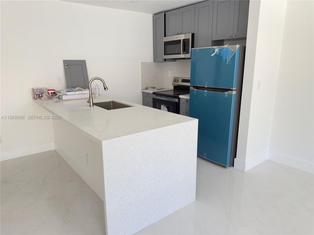 2191 NE 167th St 4, North Miami Beach, FL 33162