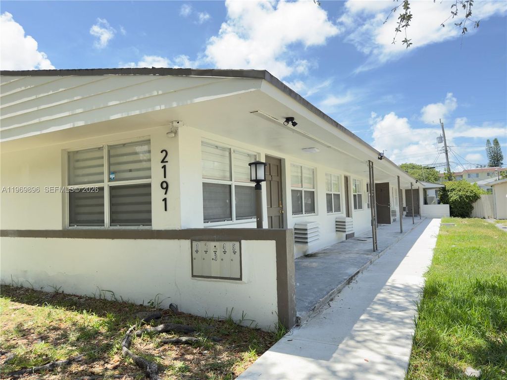 2191 NE 167th St 4, North Miami Beach, FL 33162