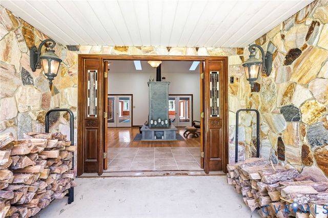 19001 Duval Rd, Moseley, VA 23120