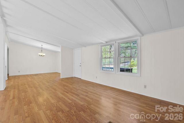 5 Country Road, Hendersonville, NC 28791