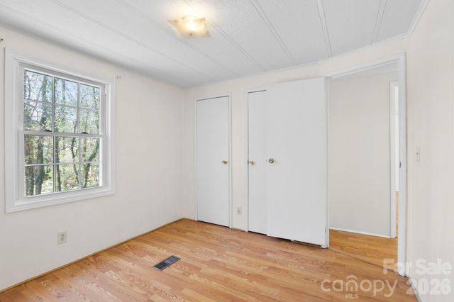 5 Country Road, Hendersonville, NC 28791