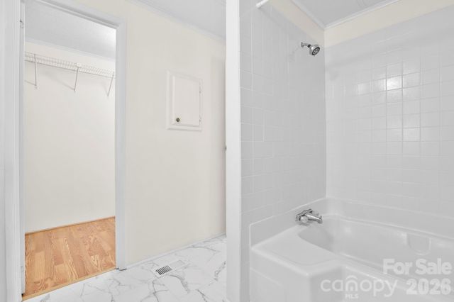5 Country Road, Hendersonville, NC 28791