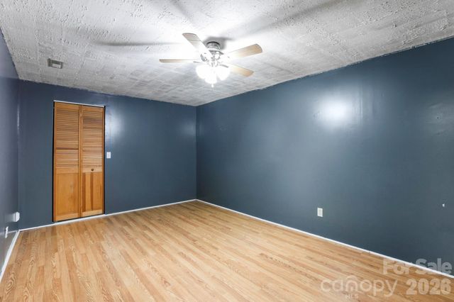 5 Country Road, Hendersonville, NC 28791