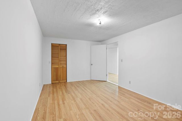 5 Country Road, Hendersonville, NC 28791