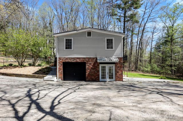 5 Country Road, Hendersonville, NC 28791