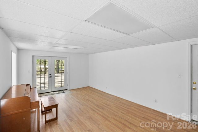 5 Country Road, Hendersonville, NC 28791