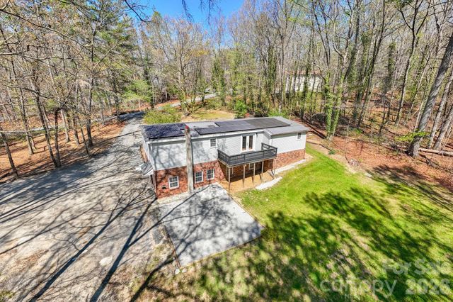 5 Country Road, Hendersonville, NC 28791
