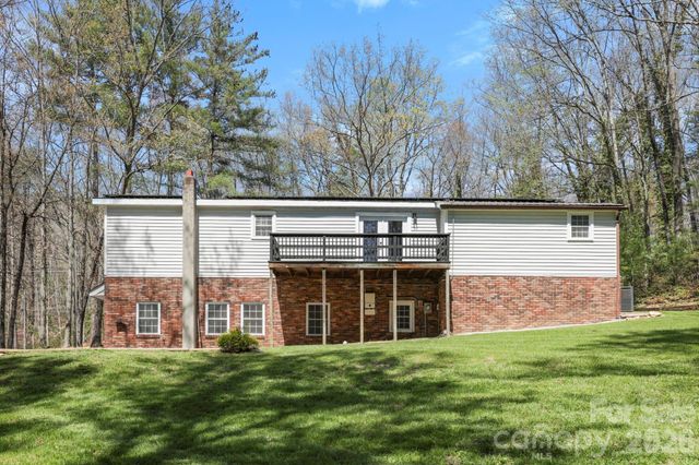 5 Country Road, Hendersonville, NC 28791