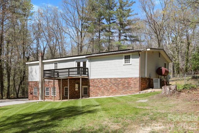 5 Country Road, Hendersonville, NC 28791
