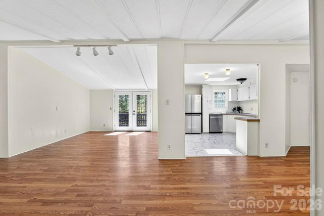 5 Country Road, Hendersonville, NC 28791