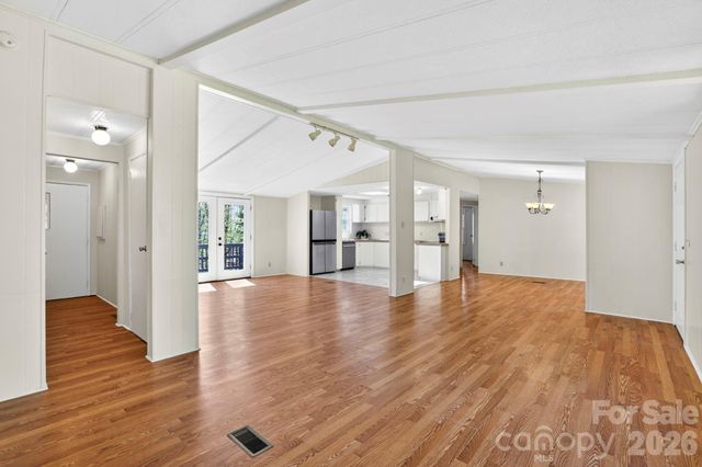 5 Country Road, Hendersonville, NC 28791