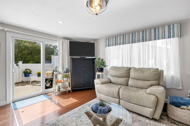 174 Lowell Road UNIT 121, Mashpee, MA 02649