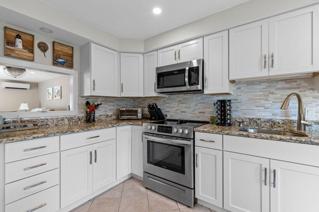 174 Lowell Road UNIT 121, Mashpee, MA 02649