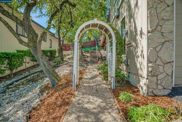 2271 Yale St, Martinez, CA 94553
