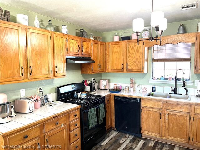 21894 Cedar Hill, Howe, OK 74940