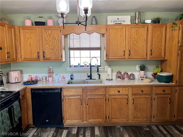 21894 Cedar Hill, Howe, OK 74940