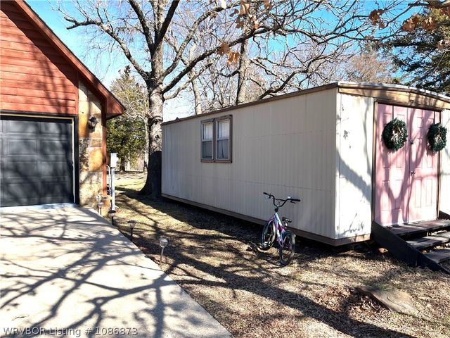 21894 Cedar Hill, Howe, OK 74940