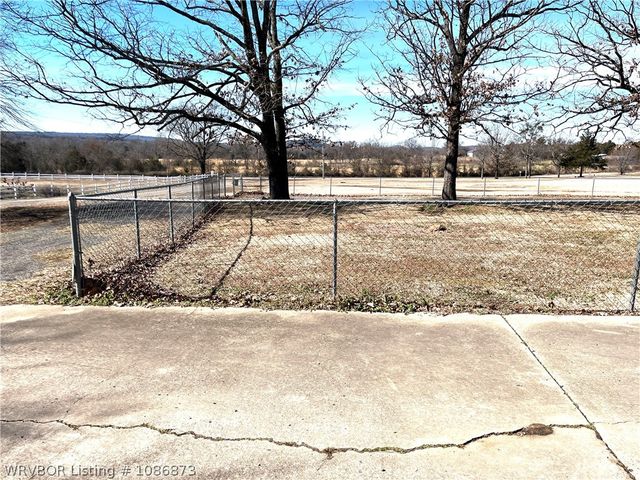 21894 Cedar Hill, Howe, OK 74940