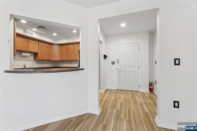 1 Orient Way 204, Rutherford, NJ 07070