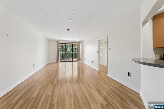 1 Orient Way 204, Rutherford, NJ 07070