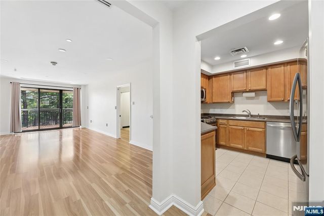 1 Orient Way 204, Rutherford, NJ 07070