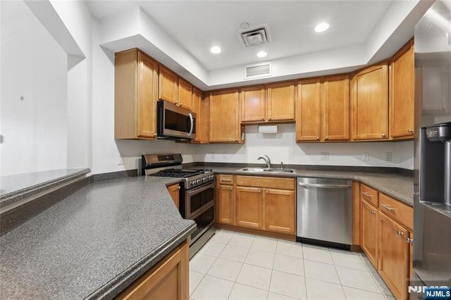 1 Orient Way 204, Rutherford, NJ 07070