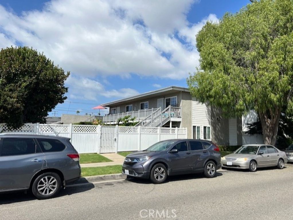 2869 Mendoza Drive D, Costa Mesa, CA 92626