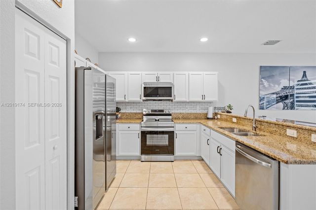 9133 SW 227th St 5, Cutler Bay, FL 33190