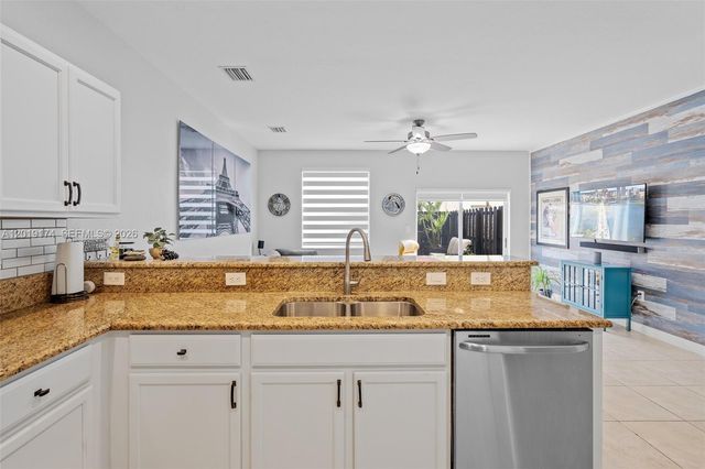 9133 SW 227th St 5, Cutler Bay, FL 33190