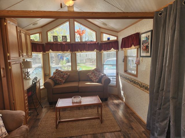 42 Pierce Road, Preston, CT 06365