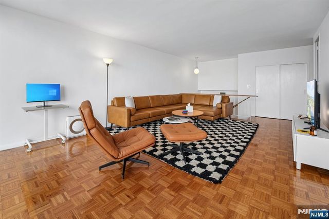3 Horizon Road 1422, Fort Lee, NJ 07024