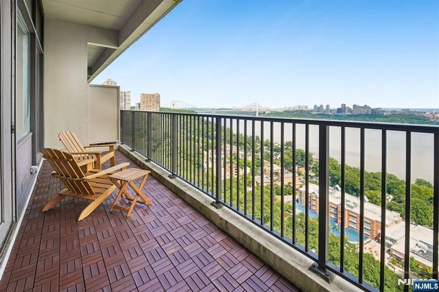3 Horizon Road 1422, Fort Lee, NJ 07024