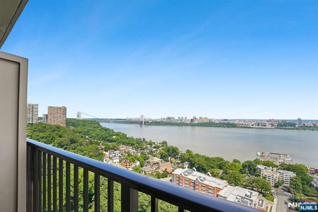 3 Horizon Road 1422, Fort Lee, NJ 07024