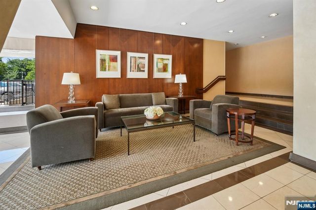 3 Horizon Road 1422, Fort Lee, NJ 07024