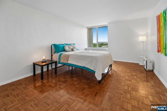 3 Horizon Road 1422, Fort Lee, NJ 07024