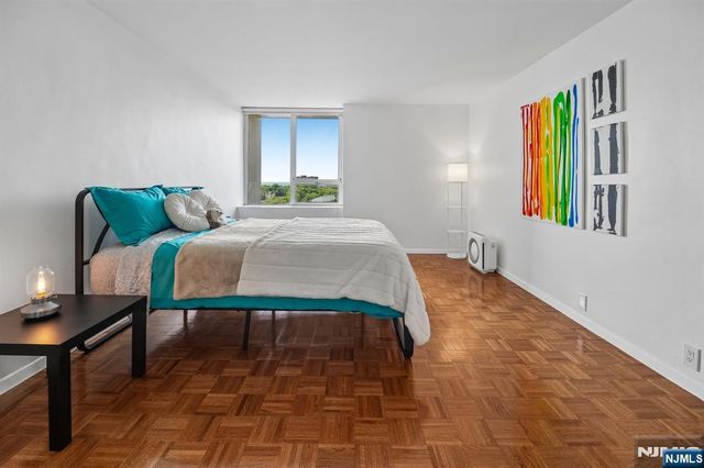 3 Horizon Road 1422, Fort Lee, NJ 07024