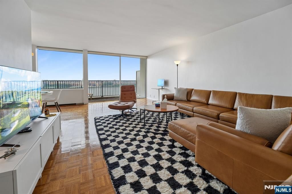 3 Horizon Road 1422, Fort Lee, NJ 07024