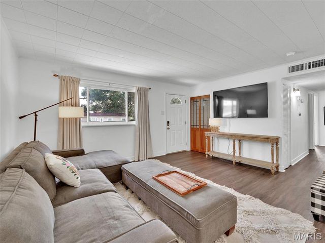 283 Ramsey Lane, Ballwin, MO 63021