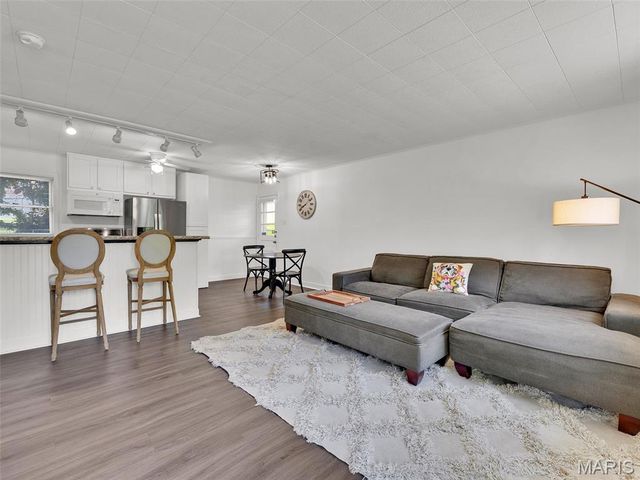 283 Ramsey Lane, Ballwin, MO 63021