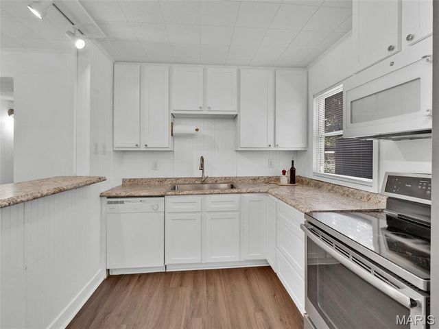 283 Ramsey Lane, Ballwin, MO 63021