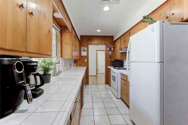 1335 N Niagara Street, Burbank, CA 91505