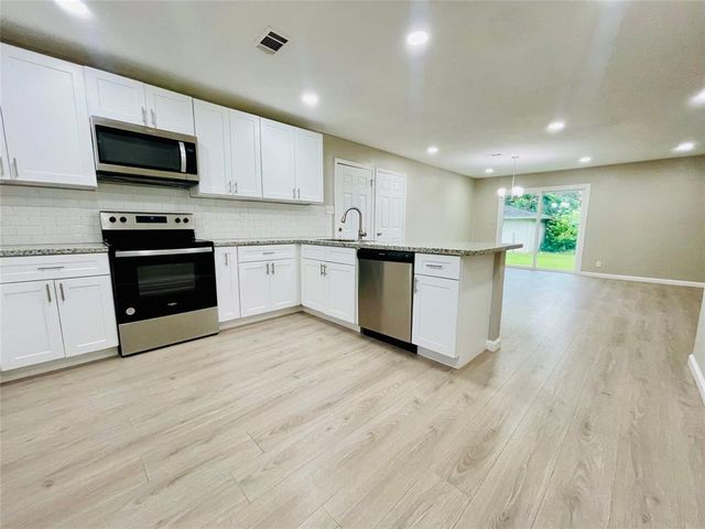 105 Cornelia Street, Sweeny, TX 77480
