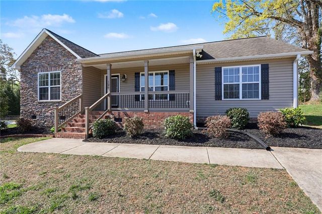 126 Camino Drive, Thomasville, NC 27360