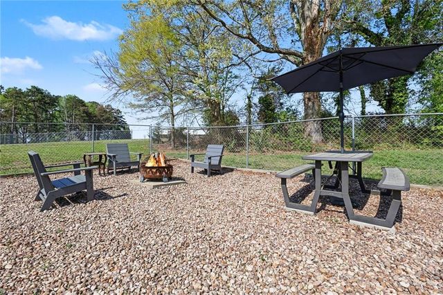 126 Camino Drive, Thomasville, NC 27360